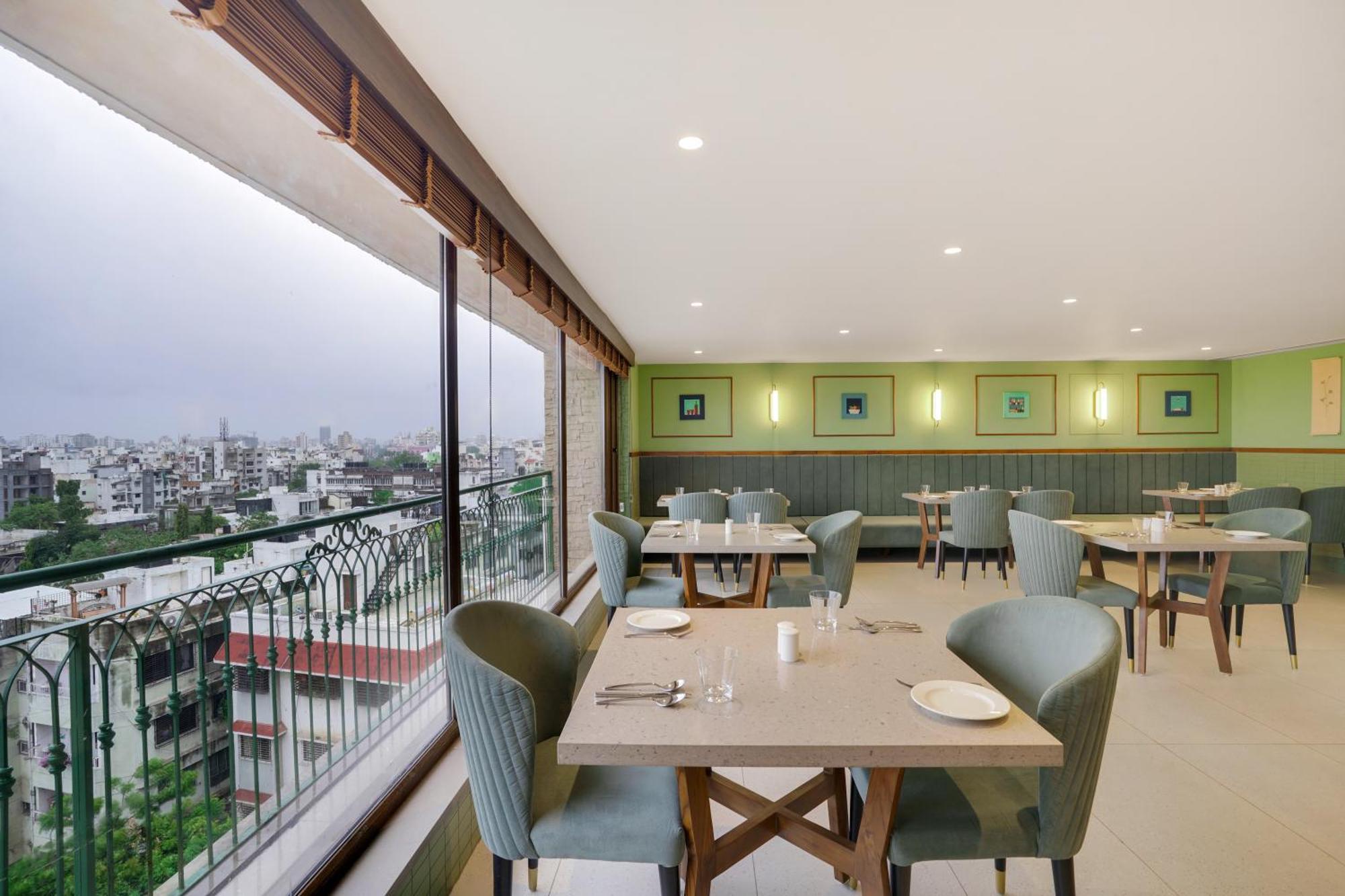 Lemon Tree Hotel, Раджкот Екстер'єр фото
